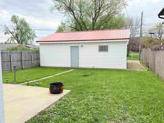 1733 Falls Avenue, Waterloo, IA 50701