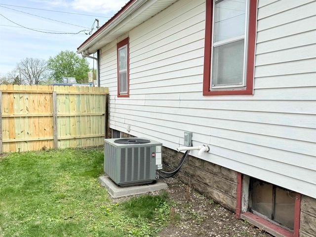 1733 Falls Avenue, Waterloo, IA 50701