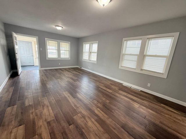 1733 Falls Avenue, Waterloo, IA 50701