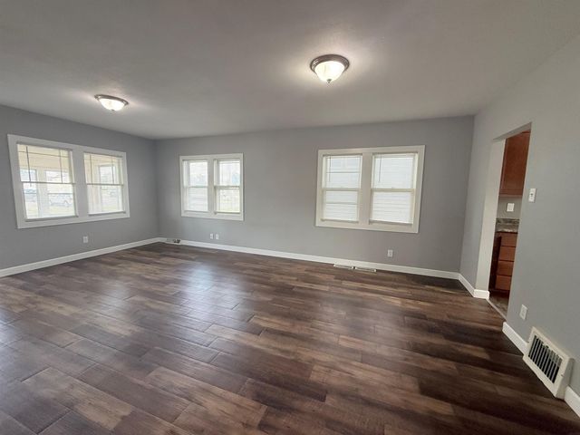 1733 Falls Avenue, Waterloo, IA 50701
