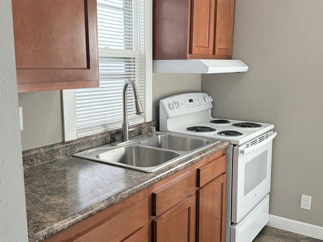 1733 Falls Avenue, Waterloo, IA 50701