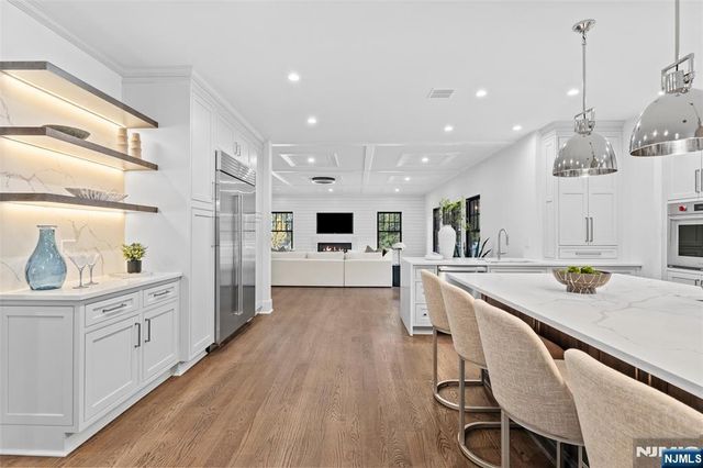 330 Hartshorn Drive, Millburn, NJ 07078