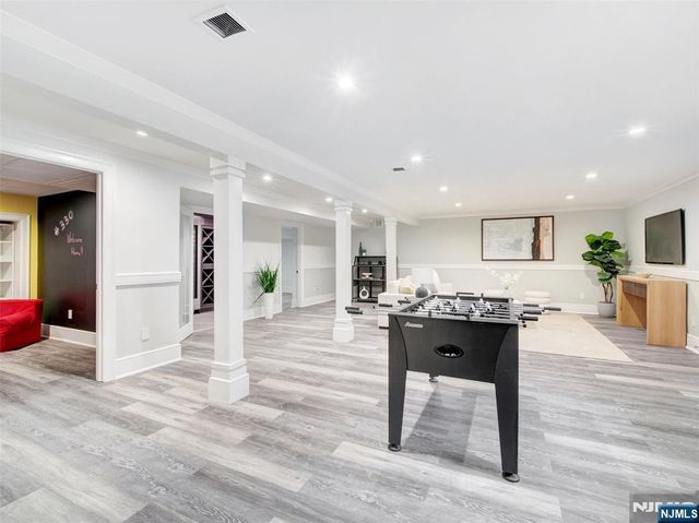 330 Hartshorn Drive, Millburn, NJ 07078