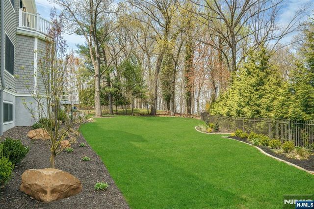 330 Hartshorn Drive, Millburn, NJ 07078