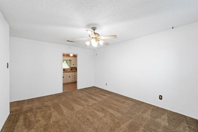 802 S Old Temple Road, Hewitt, TX 76643