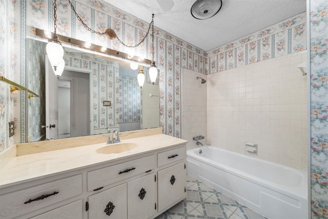 802 S Old Temple Road, Hewitt, TX 76643