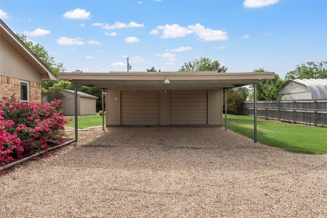 802 S Old Temple Road, Hewitt, TX 76643