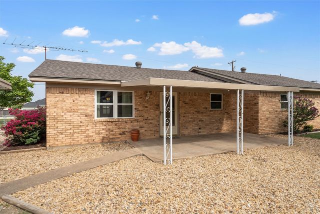 802 S Old Temple Road, Hewitt, TX 76643
