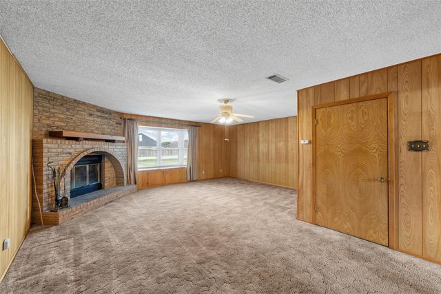 802 S Old Temple Road, Hewitt, TX 76643
