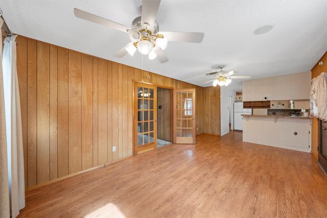 802 S Old Temple Road, Hewitt, TX 76643