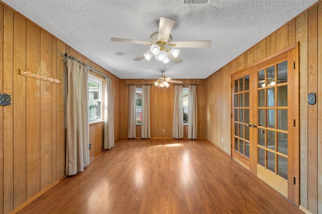 802 S Old Temple Road, Hewitt, TX 76643