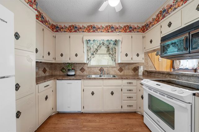 802 S Old Temple Road, Hewitt, TX 76643
