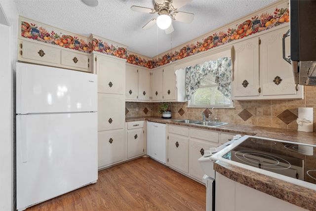 802 S Old Temple Road, Hewitt, TX 76643