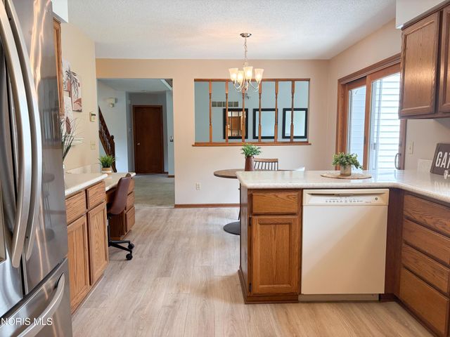 1945 Oxleigh Circle, Holland, OH 43528
