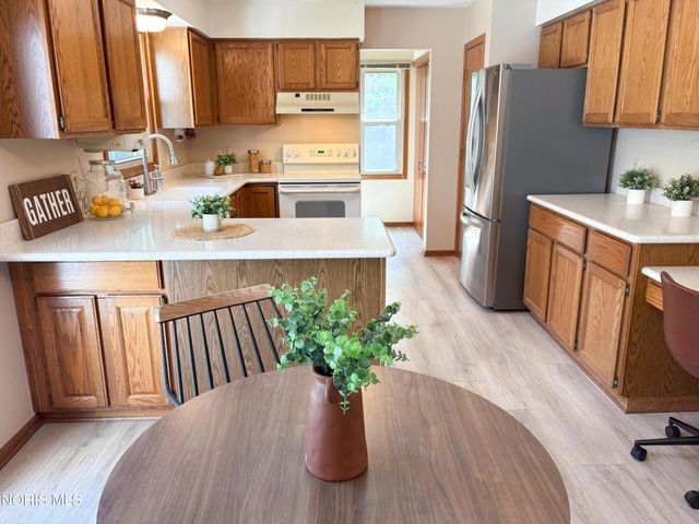 1945 Oxleigh Circle, Holland, OH 43528