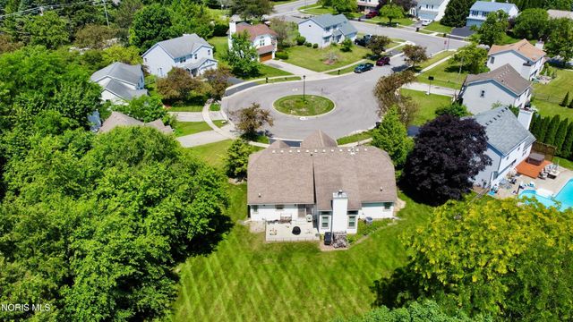1945 Oxleigh Circle, Holland, OH 43528