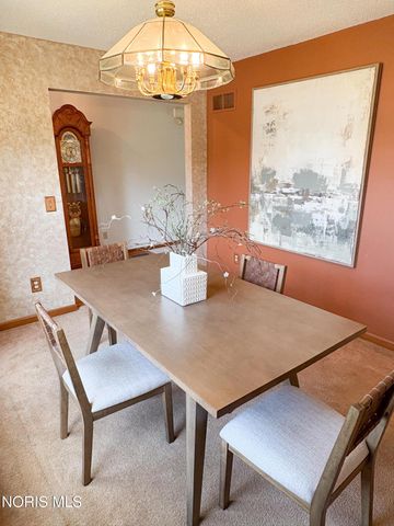 1945 Oxleigh Circle, Holland, OH 43528