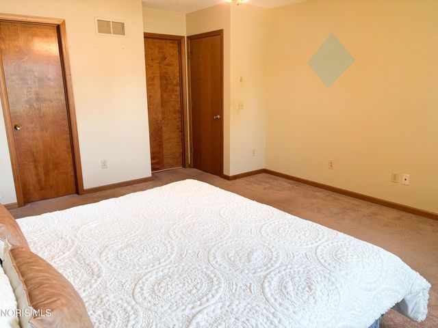 1945 Oxleigh Circle, Holland, OH 43528