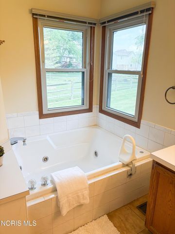 1945 Oxleigh Circle, Holland, OH 43528
