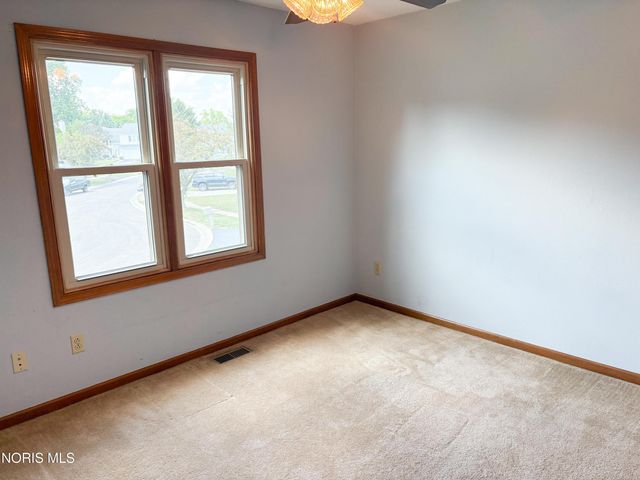 1945 Oxleigh Circle, Holland, OH 43528
