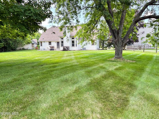 1945 Oxleigh Circle, Holland, OH 43528
