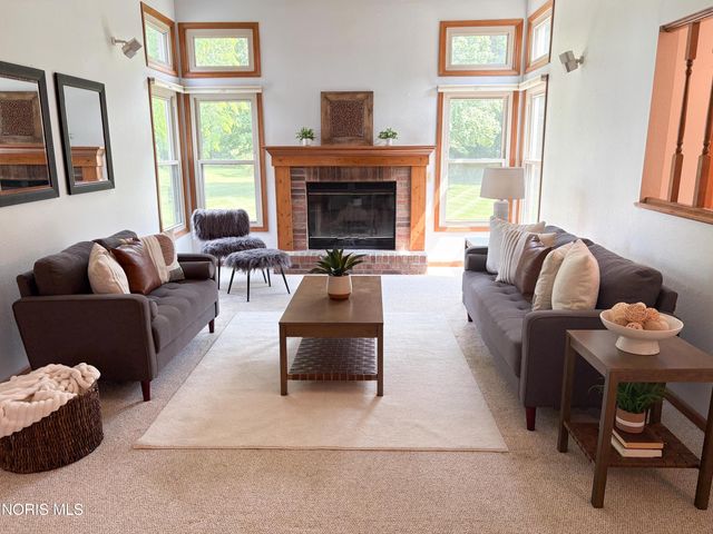 1945 Oxleigh Circle, Holland, OH 43528