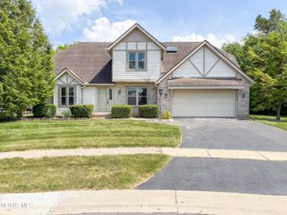 1945 Oxleigh Circle, Holland, OH 43528