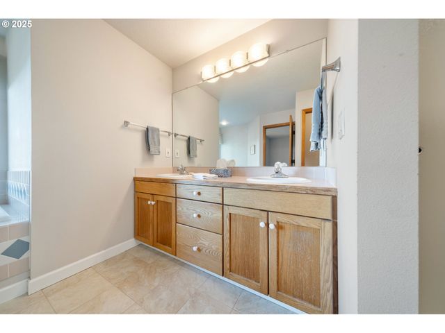 15098 Sw BARNSDALE Dr, Sherwood, OR 97140