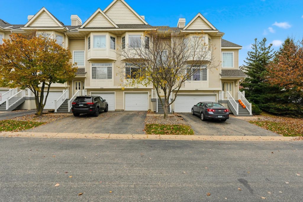 8904 Brunswick Path 2104, Inver Grove Heights, MN 55076