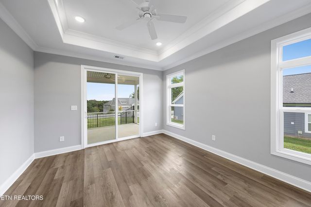 328 Cedar Branch Tr, Lenoir City, TN 37772