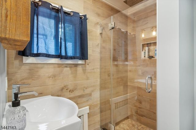 100 Mountain Ave, North Caldwell Boro, NJ 07006