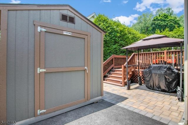 100 Mountain Ave, North Caldwell Boro, NJ 07006