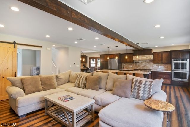 100 Mountain Ave, North Caldwell Boro, NJ 07006