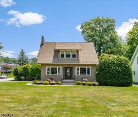 100 Mountain Ave, North Caldwell Boro, NJ 07006