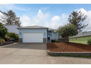 2630 Ne 45TH St, Lincoln City, OR 97367