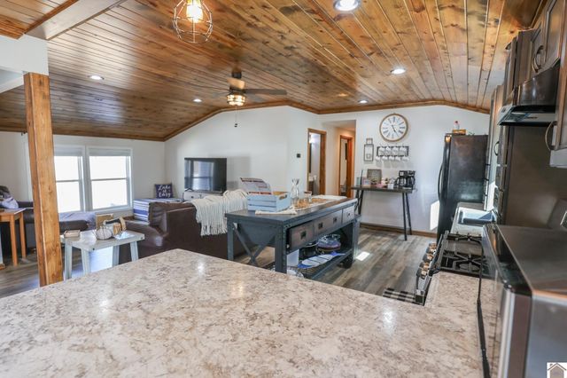 135 Livingston Rd, Gilbertsville, KY 42044