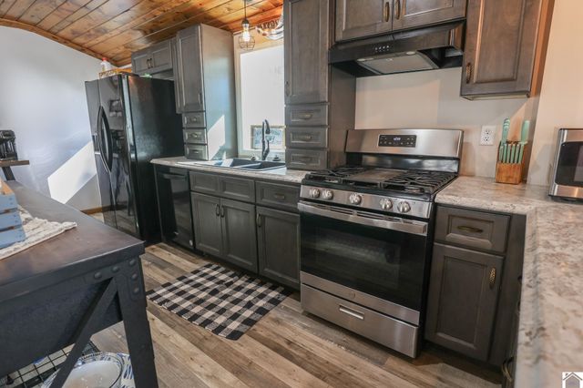 135 Livingston Rd, Gilbertsville, KY 42044