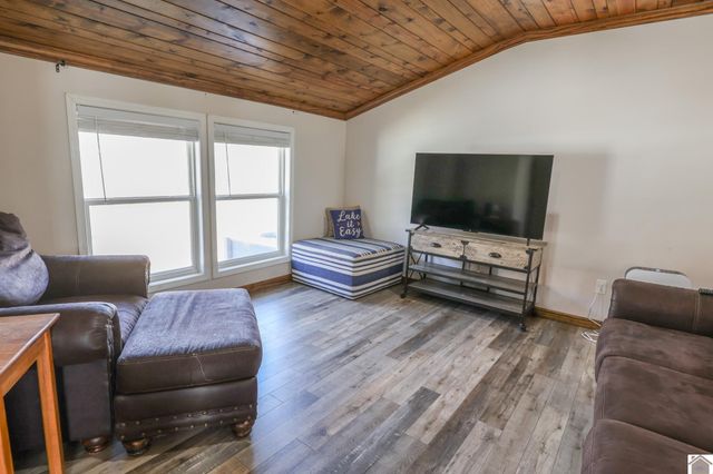 135 Livingston Rd, Gilbertsville, KY 42044