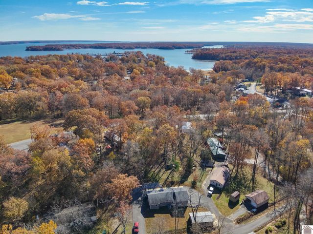 135 Livingston Rd, Gilbertsville, KY 42044