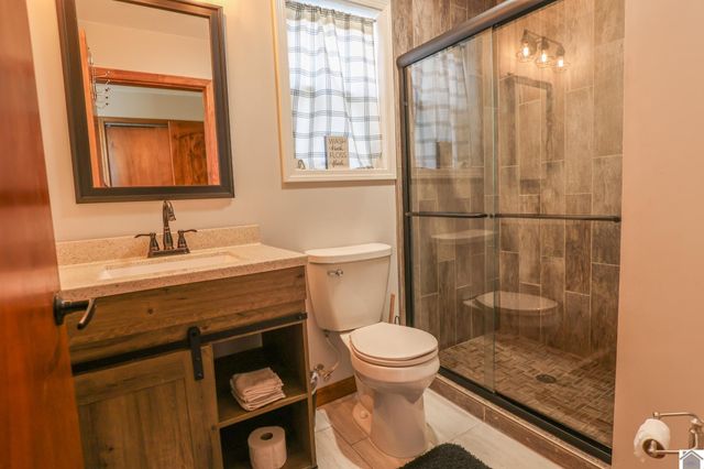 135 Livingston Rd, Gilbertsville, KY 42044