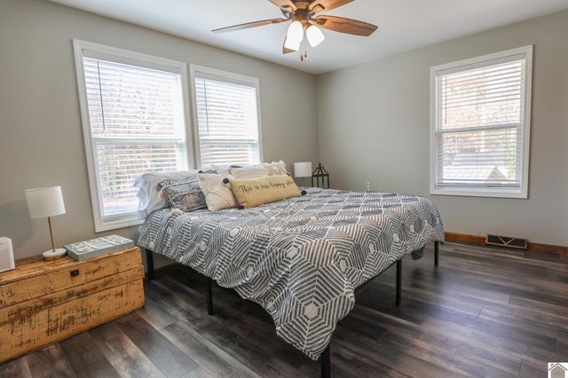 135 Livingston Rd, Gilbertsville, KY 42044