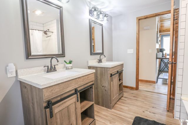 135 Livingston Rd, Gilbertsville, KY 42044