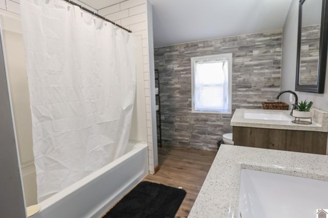 135 Livingston Rd, Gilbertsville, KY 42044