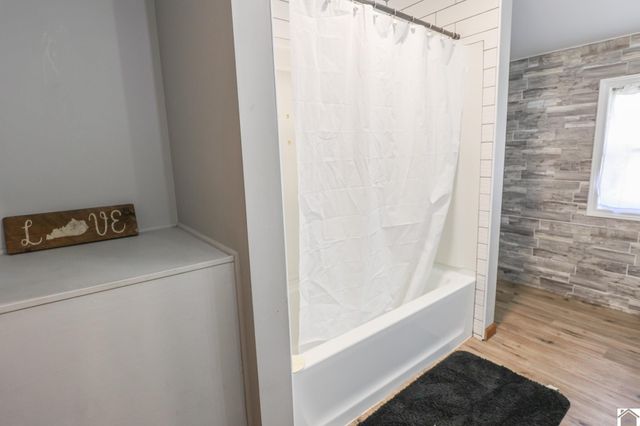 135 Livingston Rd, Gilbertsville, KY 42044