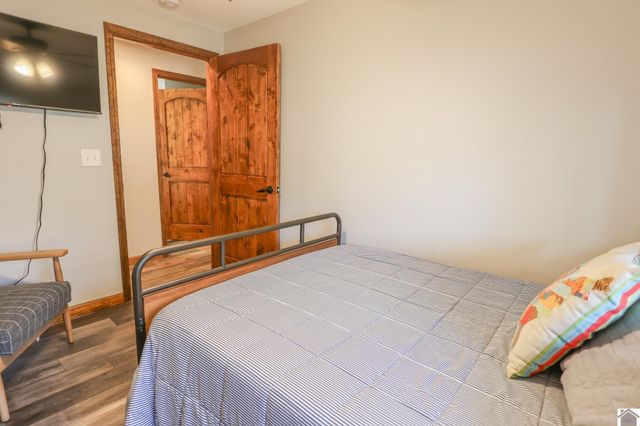 135 Livingston Rd, Gilbertsville, KY 42044