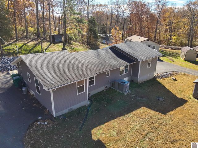 135 Livingston Rd, Gilbertsville, KY 42044