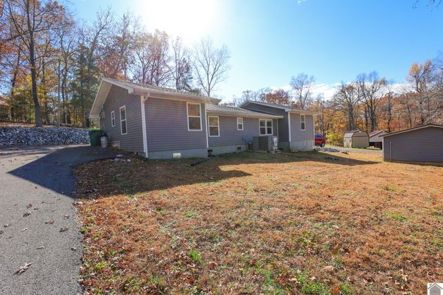 135 Livingston Rd, Gilbertsville, KY 42044