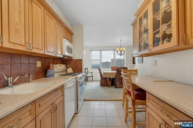 2000 Linwood Avenue 10J, Fort Lee, NJ 07024