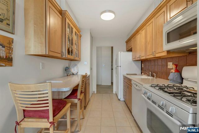 2000 Linwood Avenue 10J, Fort Lee, NJ 07024