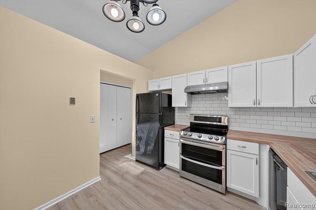 43628 W Arbor Way Drive 103, Canton, MI 48188